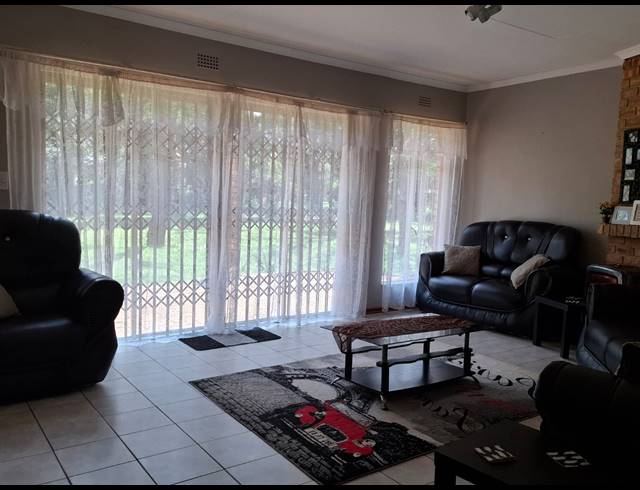 4 BEDROOM HOUSE FOR SALE IN UNITAS PARK